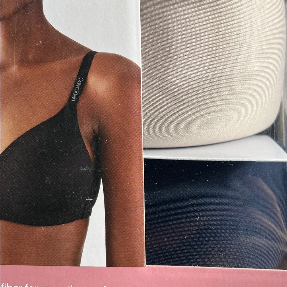Open box Calvin Klein 2‎ pack wireless bra navy cream